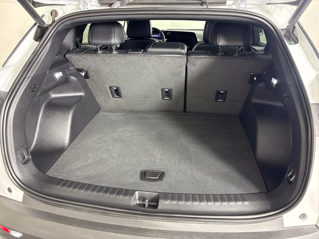Used 2024 Summit White Chevrolet LT image 27