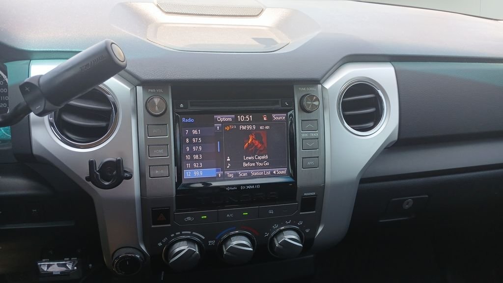 Used 2014 White Toyota SR5 image 12