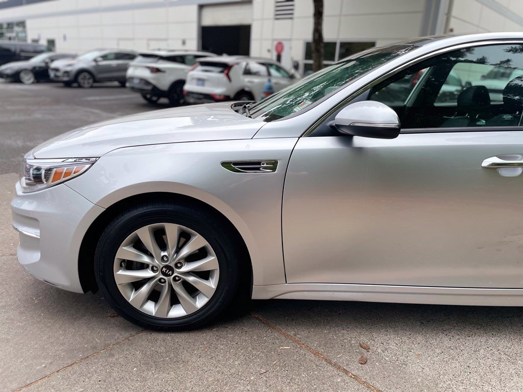 Used 2018 Sparkling Silver Kia EX image 6