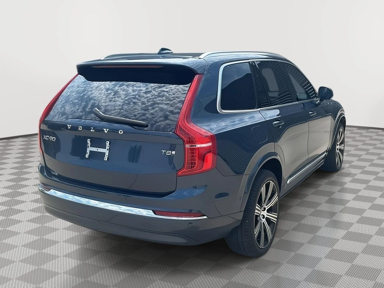Used 2025 Denim Blue Metallic Volvo Plus image 3