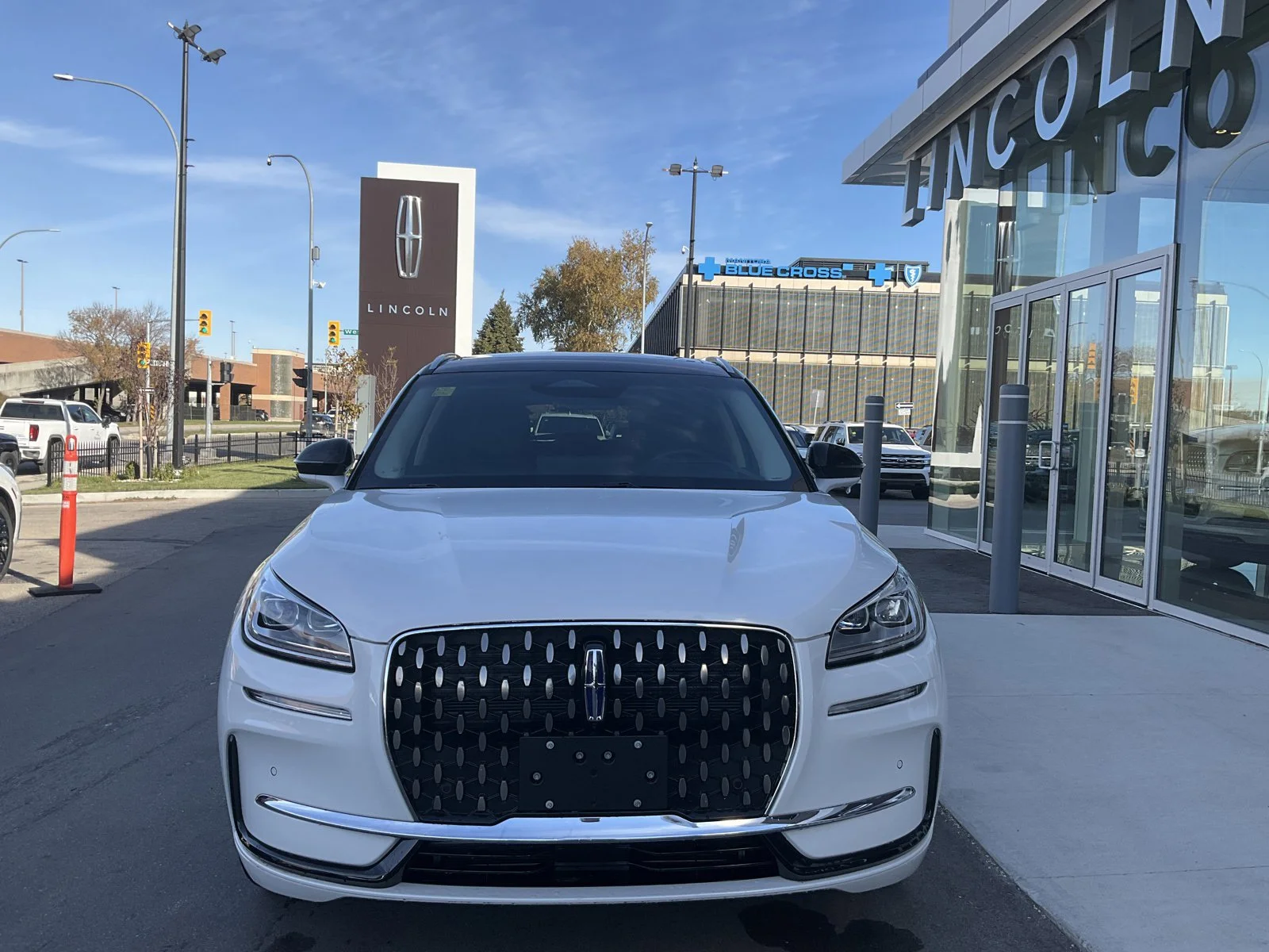 New 2024 PRISTINE WHITE MET 3C Lincoln Grand Touring image 2