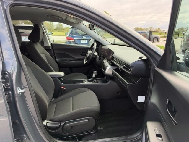 Used 2024 Gray Hyundai SEL image 31