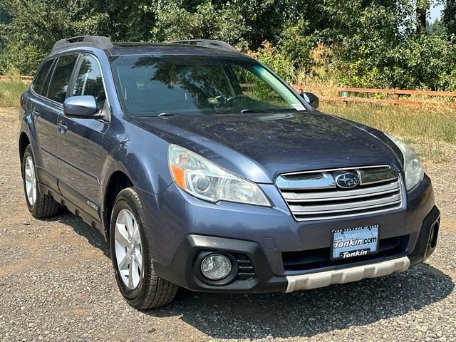 Used 2014 Subaru Outback Limited with VIN 4S4BRDLC4E2294795 for sale in Gladstone, OR