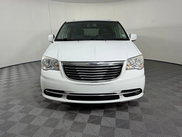 Used 2013 White Chrysler Touring image 2