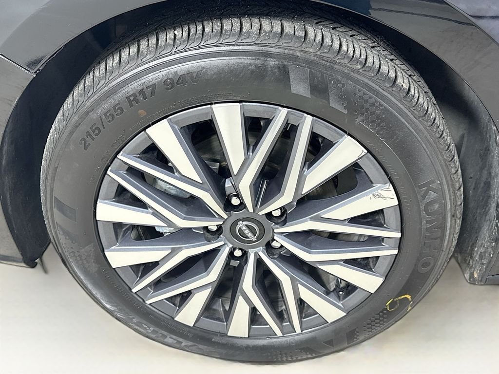 Used 2025 Super Black Clearcoat Nissan 2.5 SV image 37