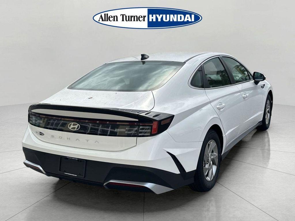 New 2026 Serenity White Hyundai SE image 6