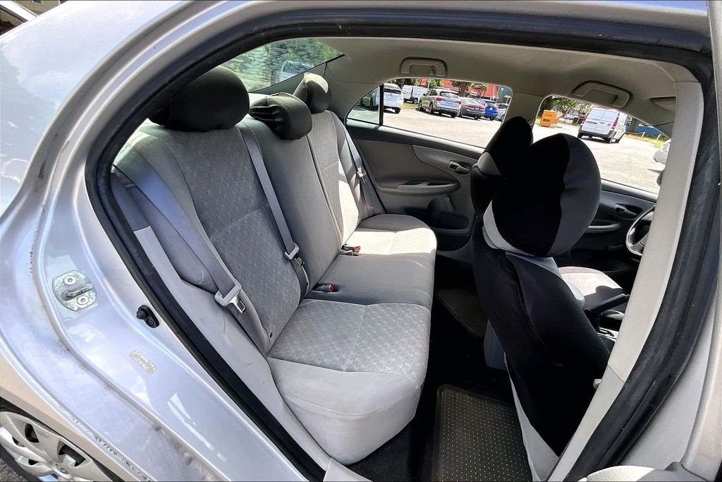 Used 2009 Silver Toyota Base image 29