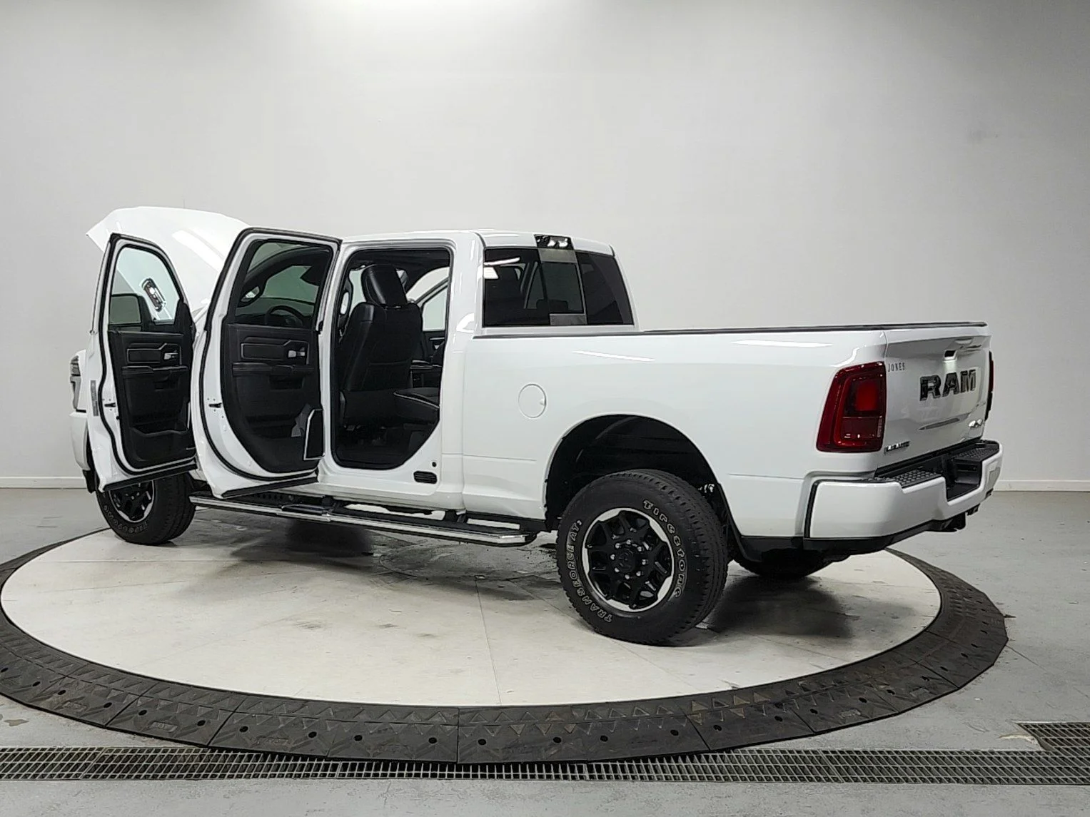 Used 2025 White Ram Laramie image 13