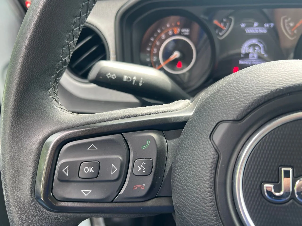 Used 2025 White Jeep Sport S image 28