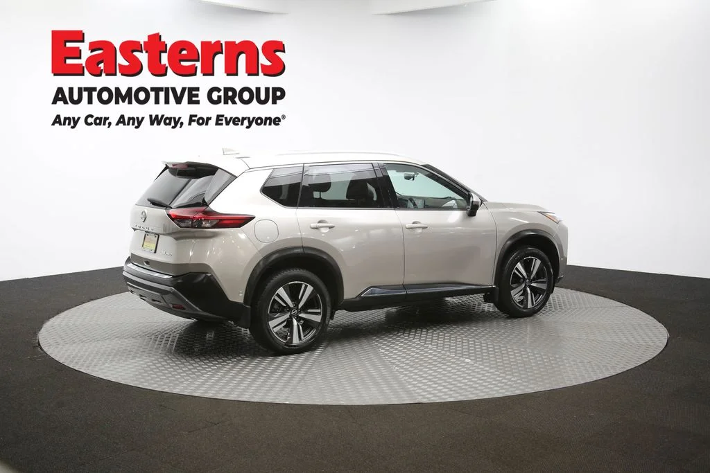 Used 2022 Silver Nissan SL image 40