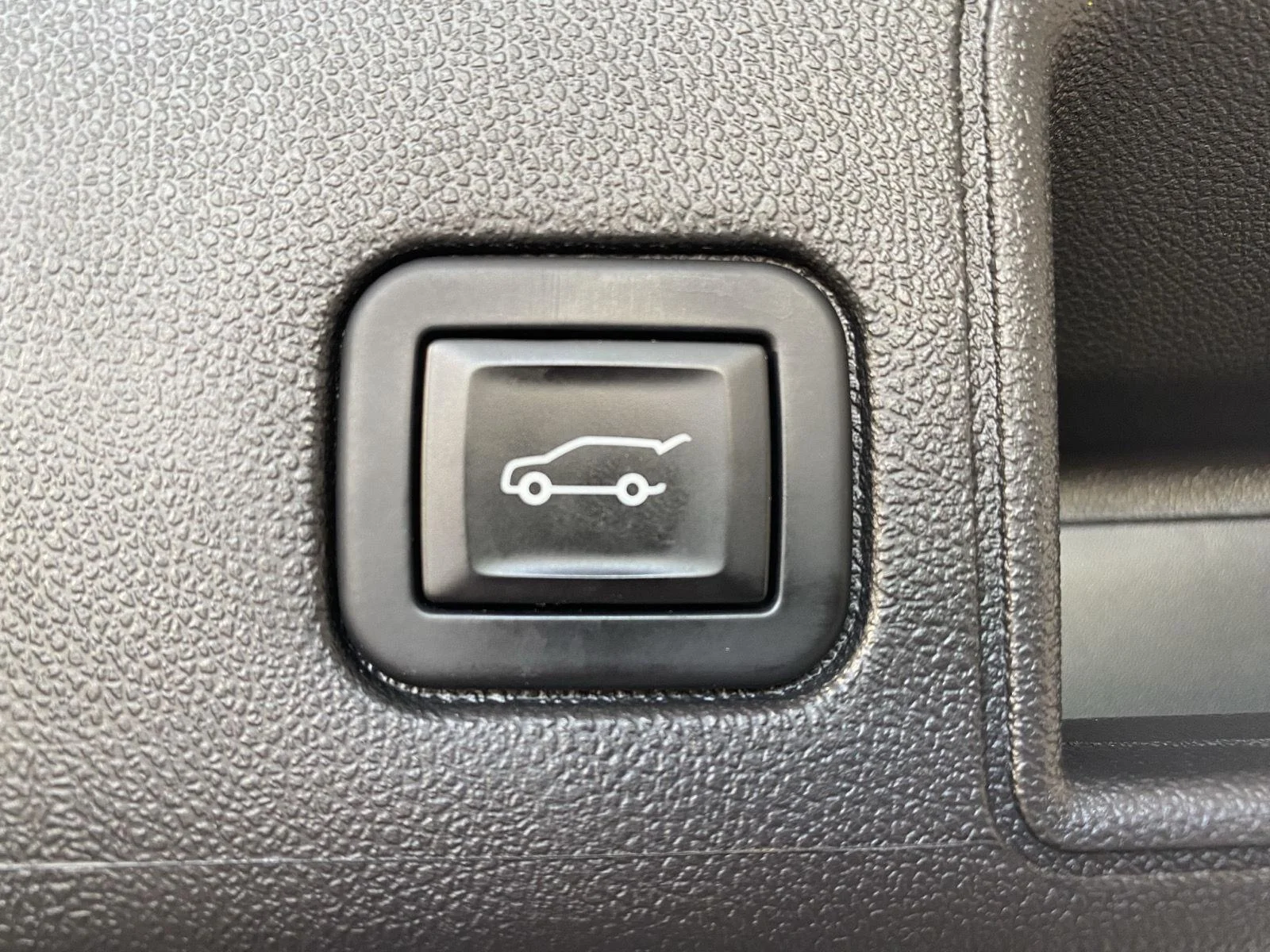 Used 2022 Marine Metallic GMC Denali image 8
