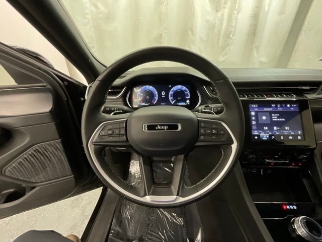 Used 2023 Black Jeep Altitude image 11