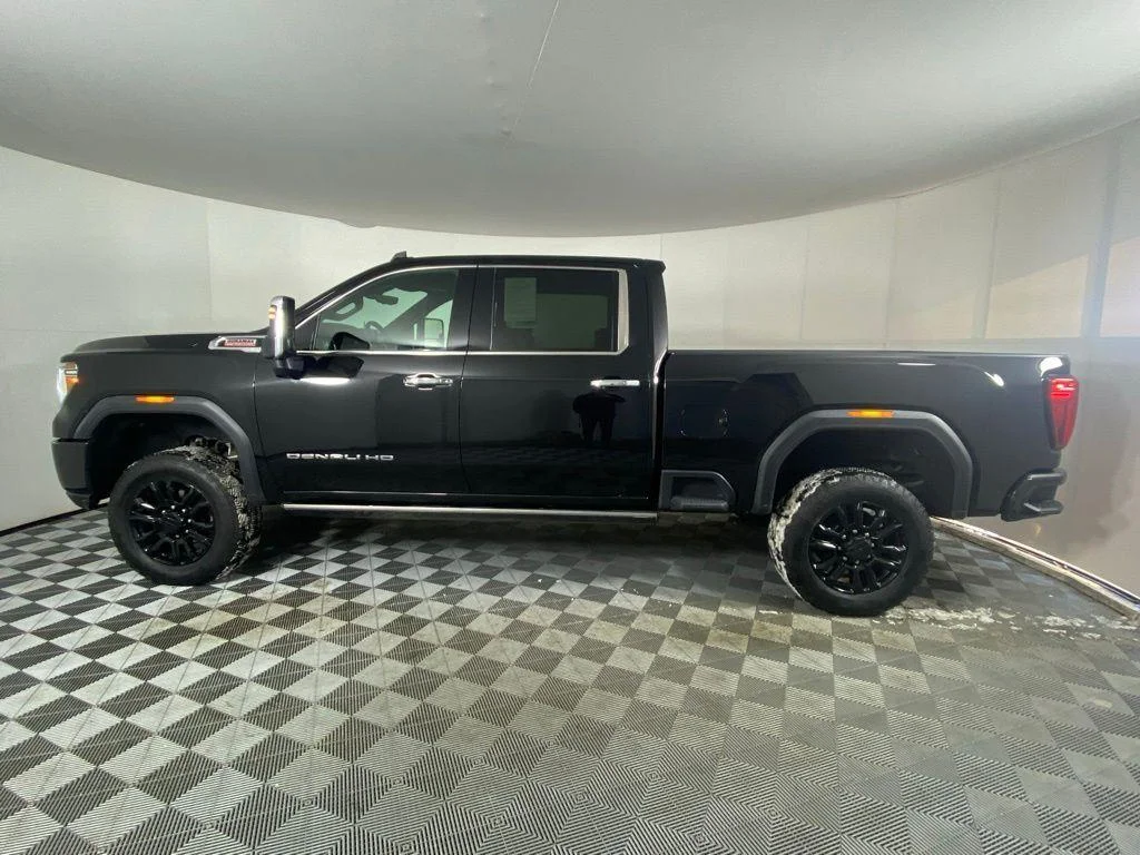 Used 2022 Ebony Twilight Metallic GMC Denali image 15