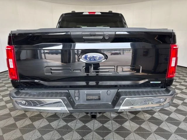 Certified Used 2021 Agate Black Metallic Ford XLT image 21