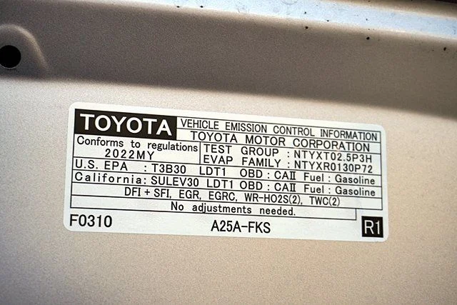 Used 2022 Silver Toyota XLE image 34
