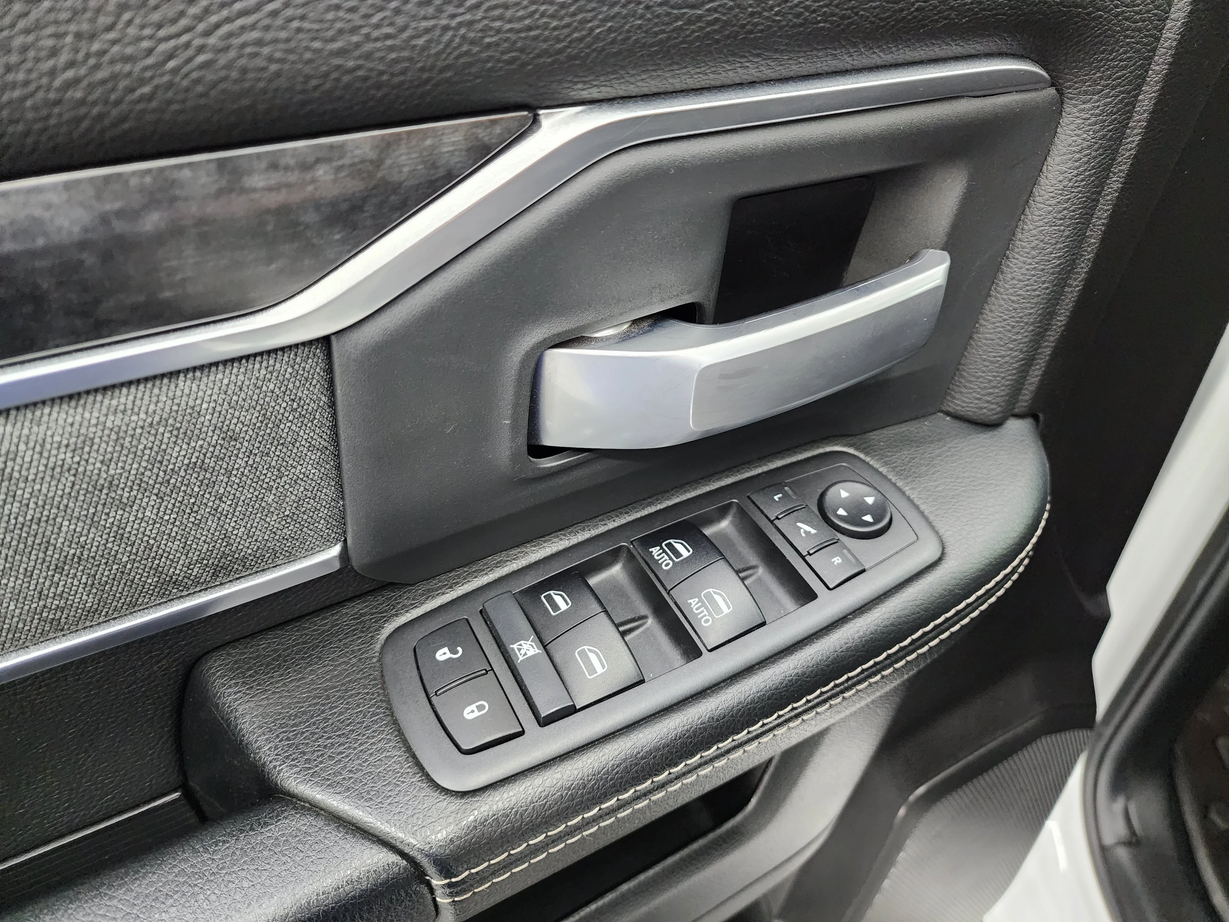 Used 2019 Bright White Clearcoat Ram Big Horn image 44