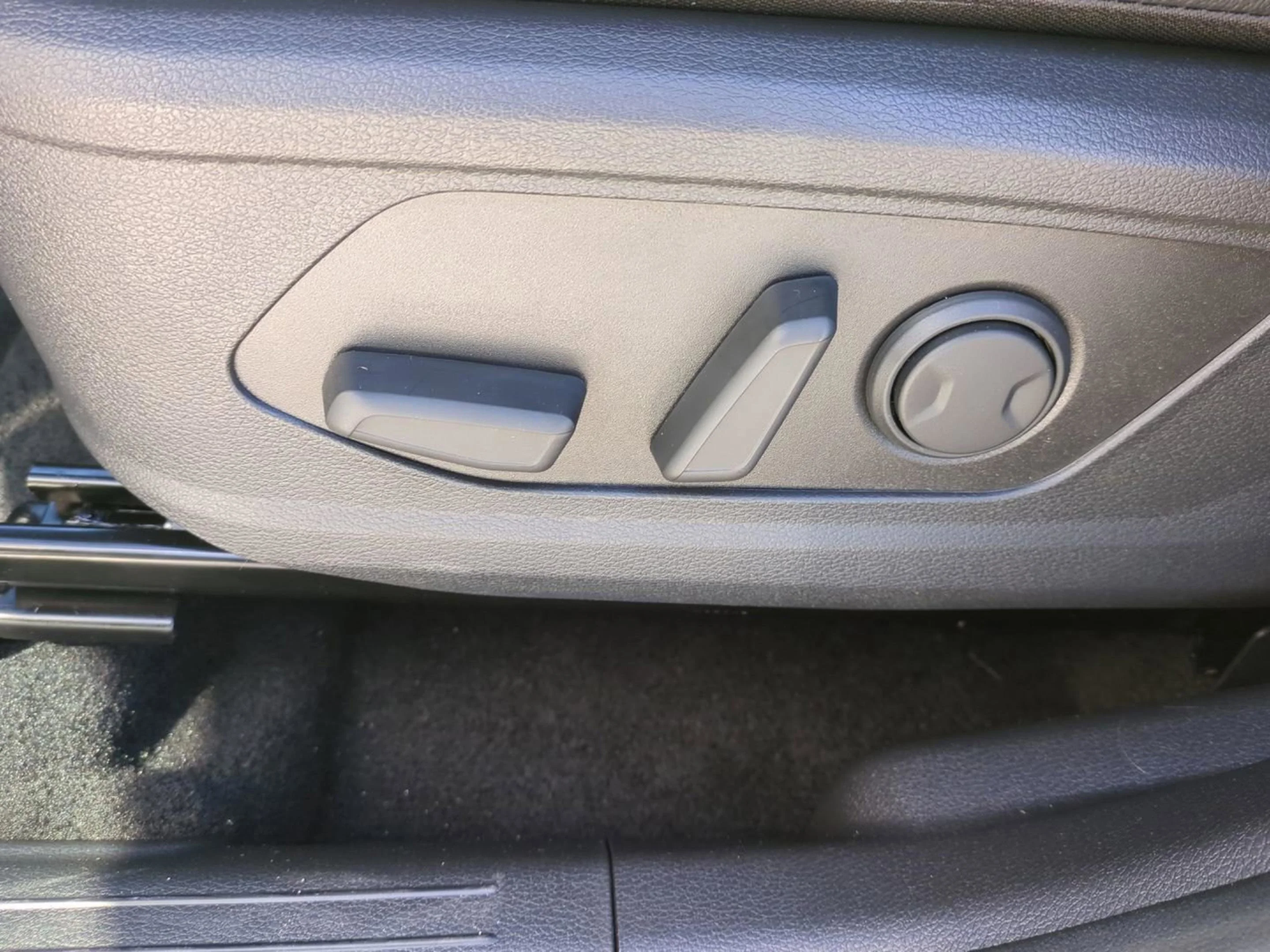 New 2026 Glacial White Pearl Kia EX image 23