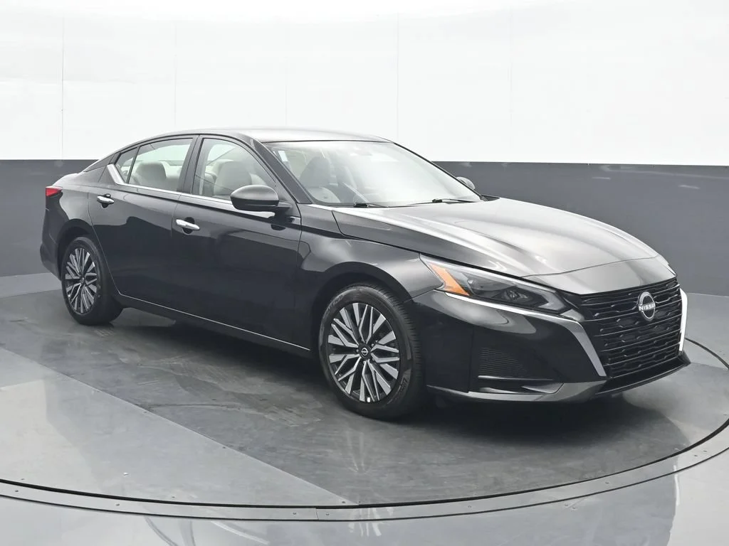 Used 2025 Black Nissan 2.5 SV image 9