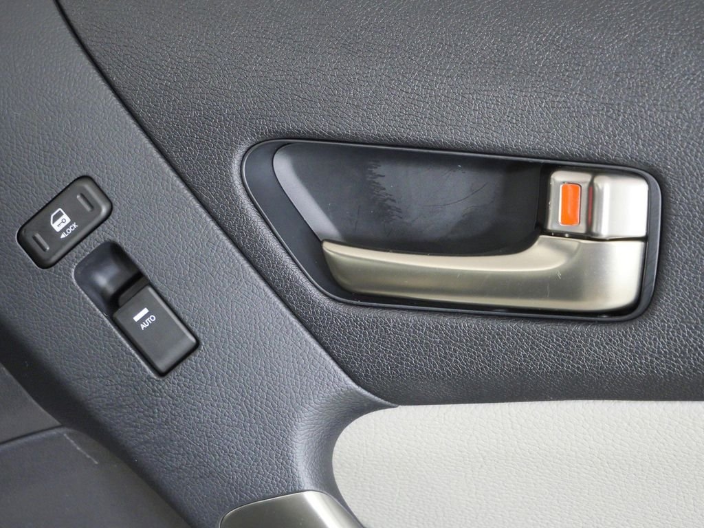 Used 2015 Black Hyundai 3.8 image 18