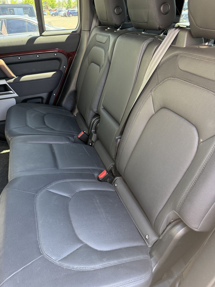 Used 2023 Sedona Red Land Rover X-Dynamic SE image 16