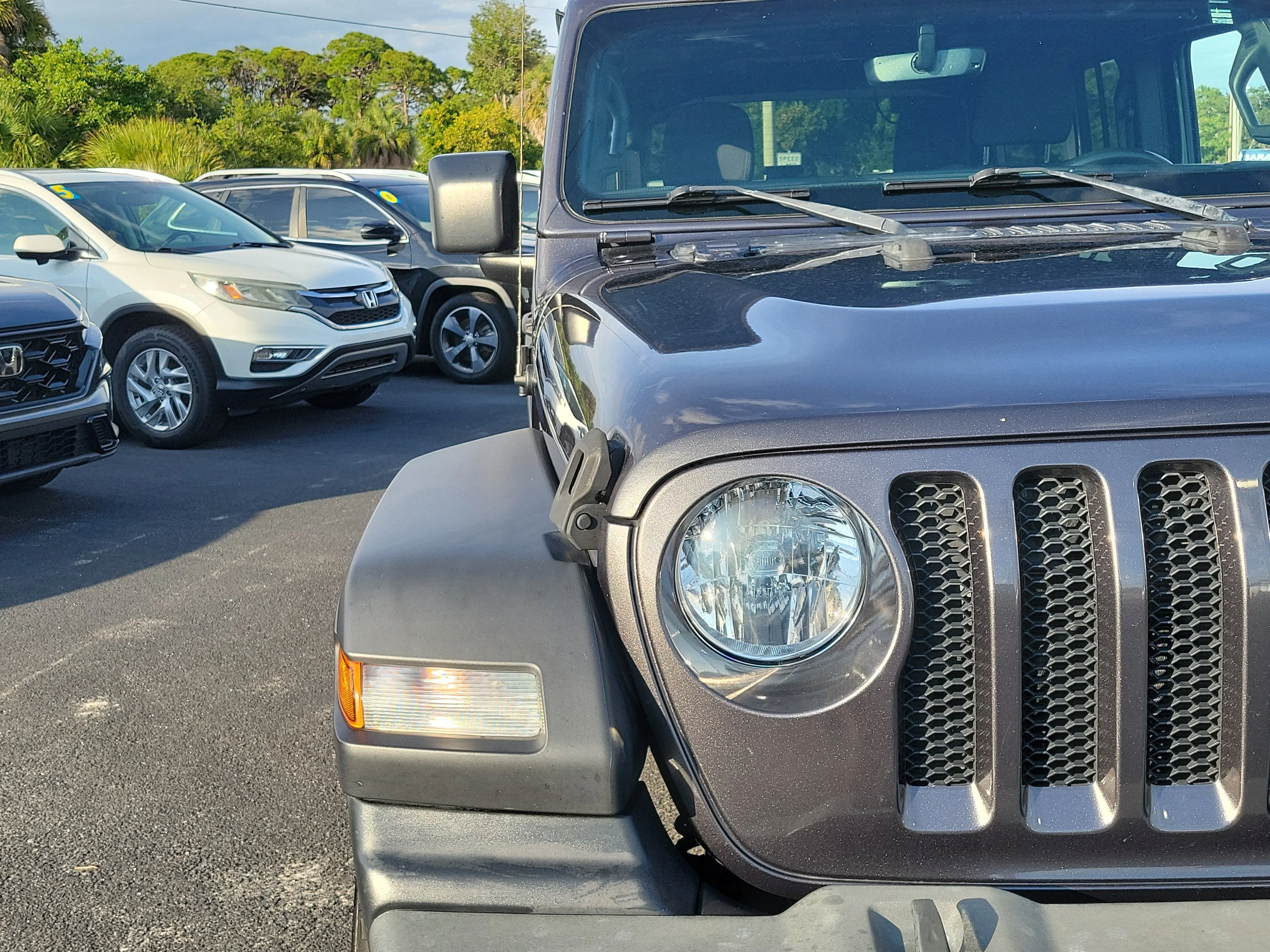 Used 2020 Granite Crystal Metallic Clearcoat Jeep Sport S image 7