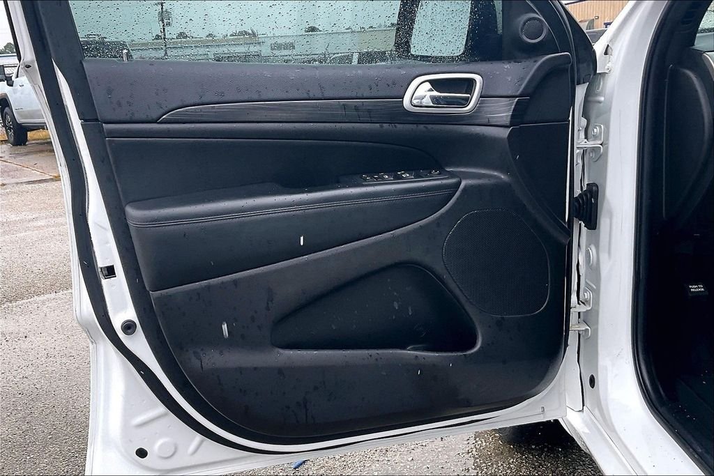Used 2019 Bright White Clearcoat Jeep Altitude image 17