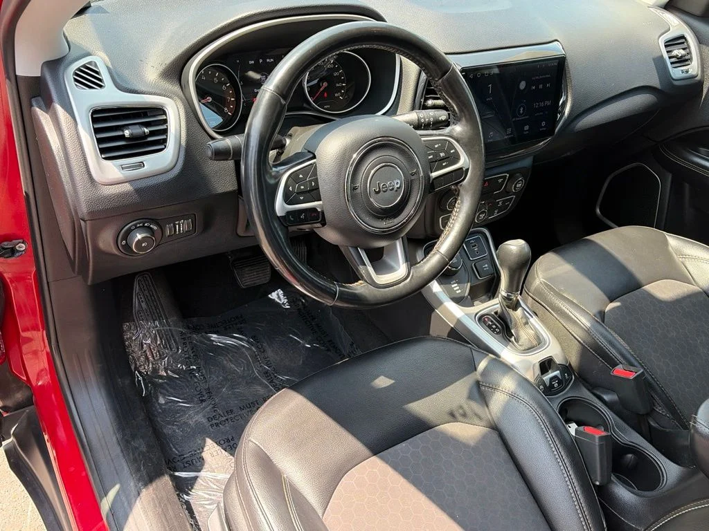 Used 2019 Red Line Jeep Latitude image 11