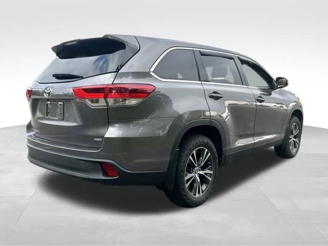 Used 2019 Gray Toyota LE image 5