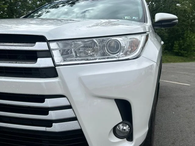 Used 2018 White Toyota LE Plus image 11