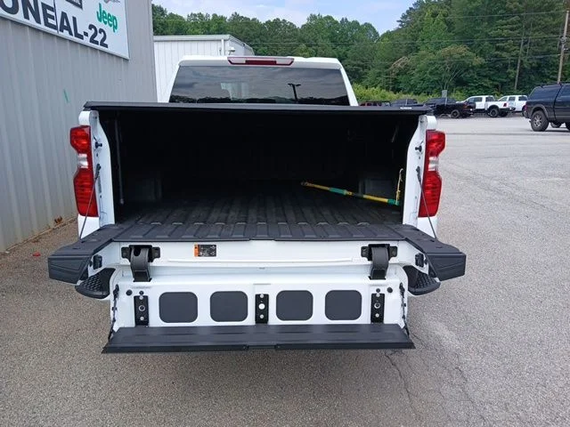 Used 2025 White Chevrolet Custom image 9