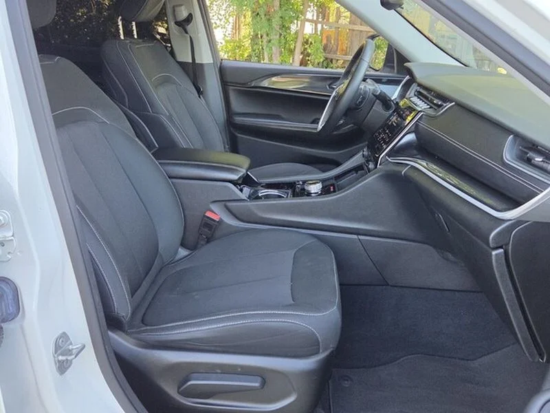 Used 2023 Bright White Clearcoat Jeep Laredo image 16