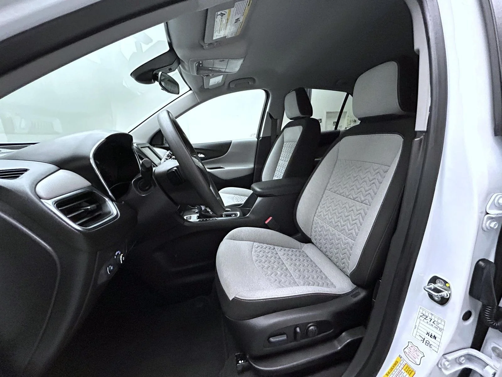 2023 Chevrolet Equinox LT - Photo 10