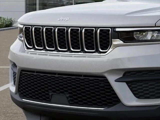 New 2026 Silver Zynith Exterior Paint Jeep Laredo image 63