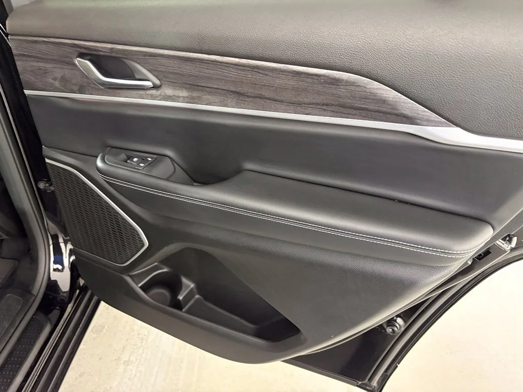 Used 2022 Black Jeep Limited image 40