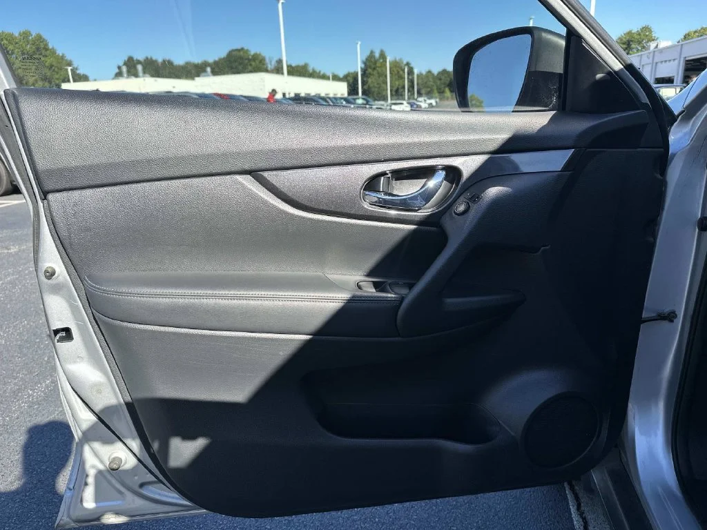 Used 2019 Silver Nissan SV image 19