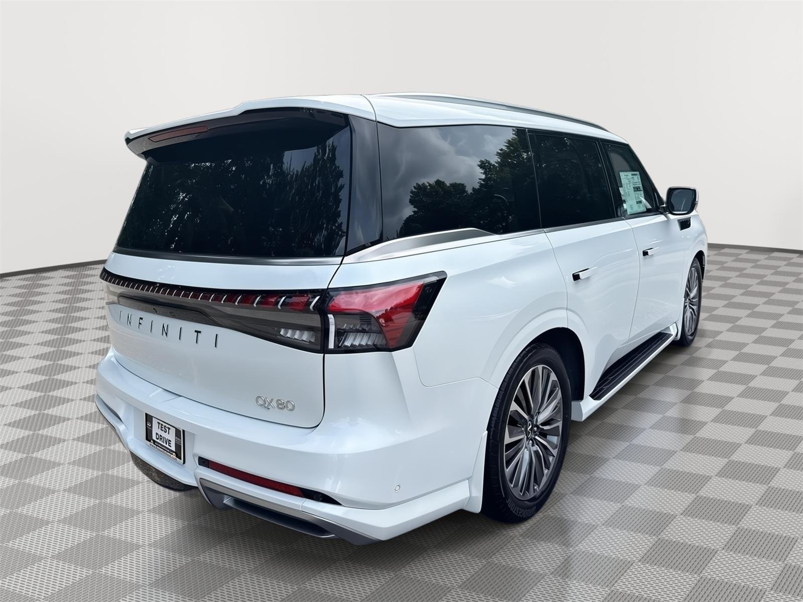 New 2027 RADIANT WHITE INFINITI Luxe 2WD image 6