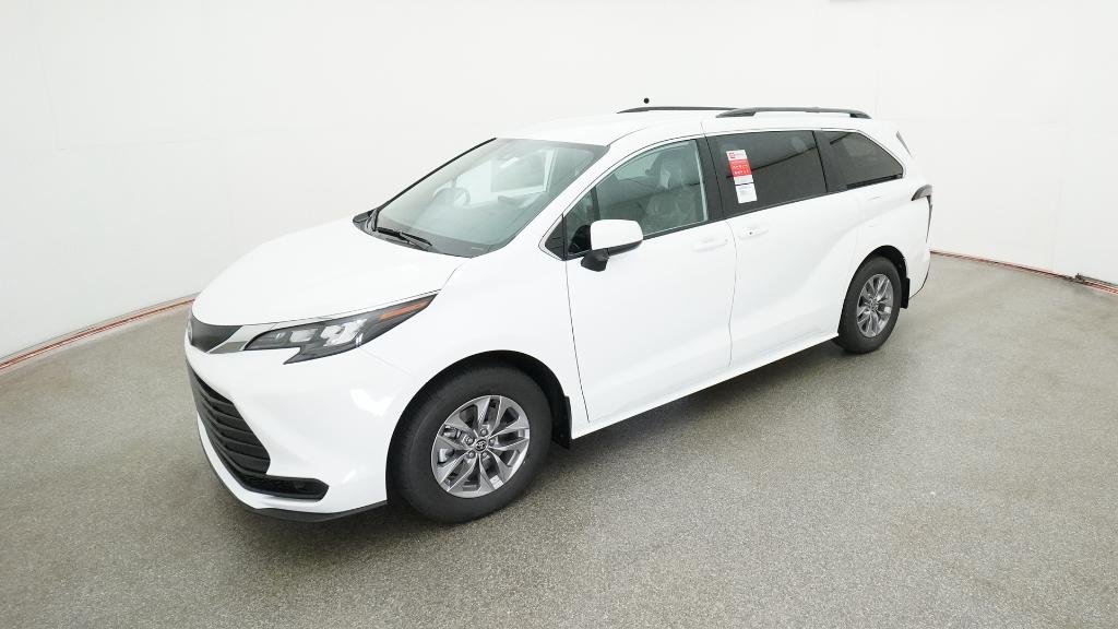 2026 Toyota Sienna LE 8-Passenger Hybrid FWD's photo