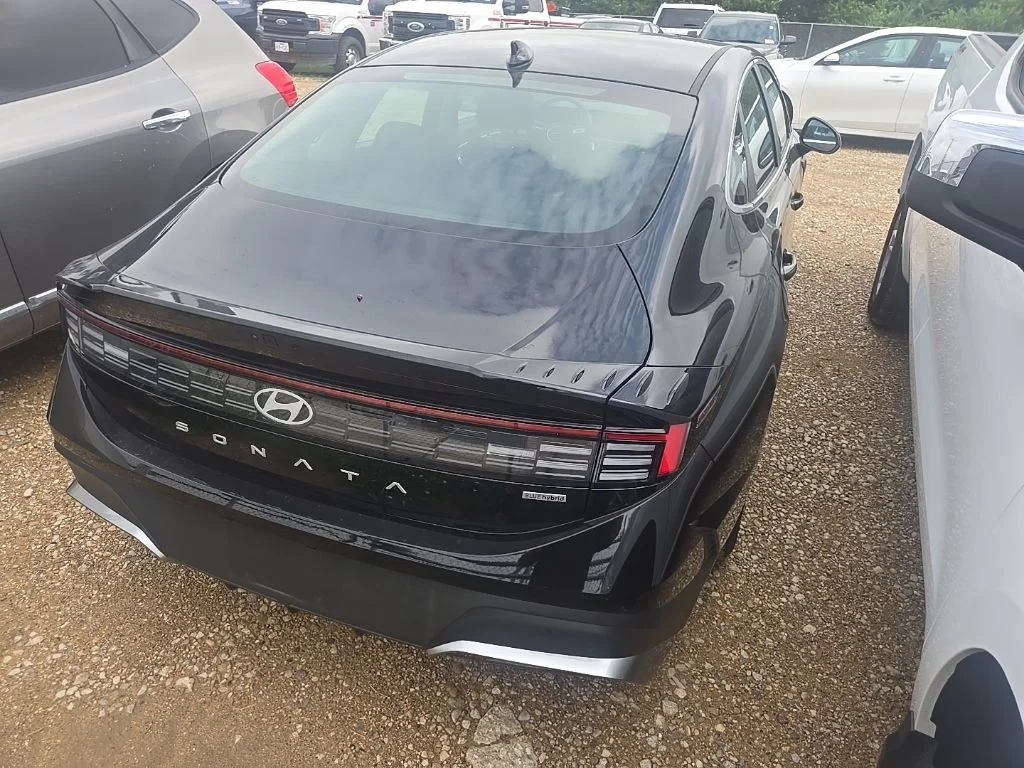 Used 2026 Black Hyundai Blue image 3