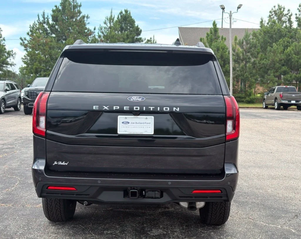 New 2027 Dark Matter Gray Metallic Ford Active image 19