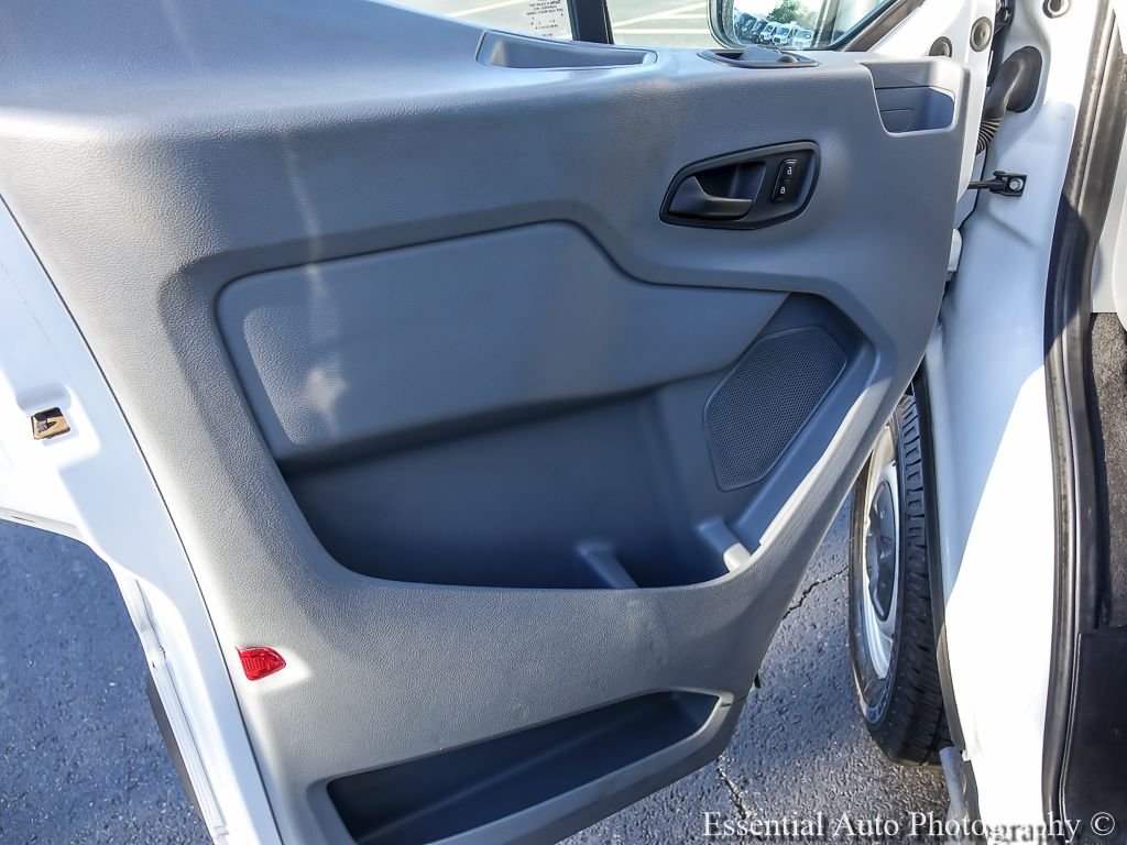Used 2018 Oxford White Ford XL Low Roof 8 Passenger image 17