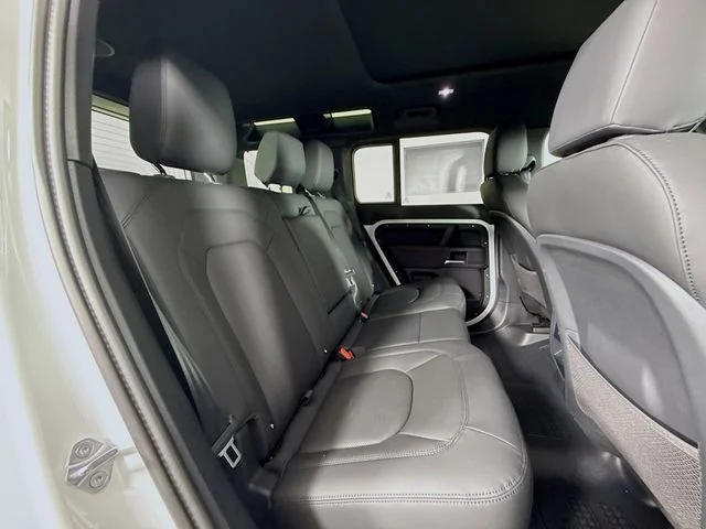 New 2026 Fuji White Land Rover X-Dynamic SE image 29