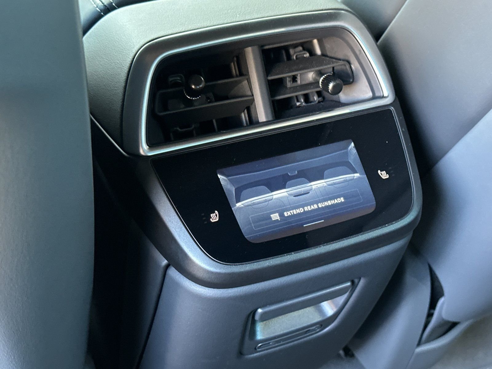 Used 2025  Lucid Touring image 13