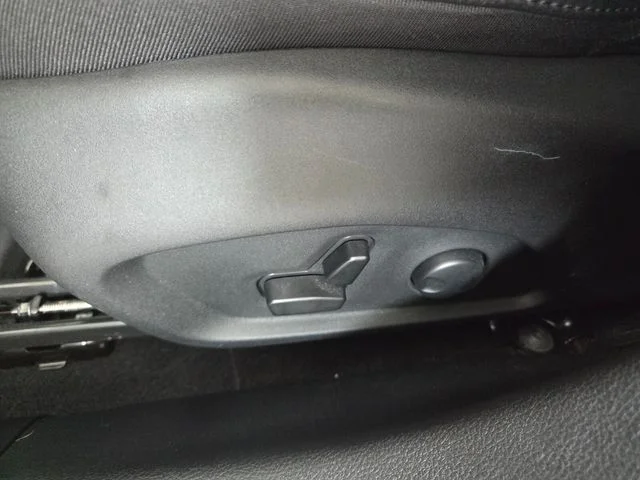 Used 2023 Gray Jeep Latitude Lux image 5