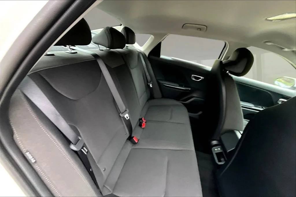 New 2026 Snow White Pearl Kia LXS image 10