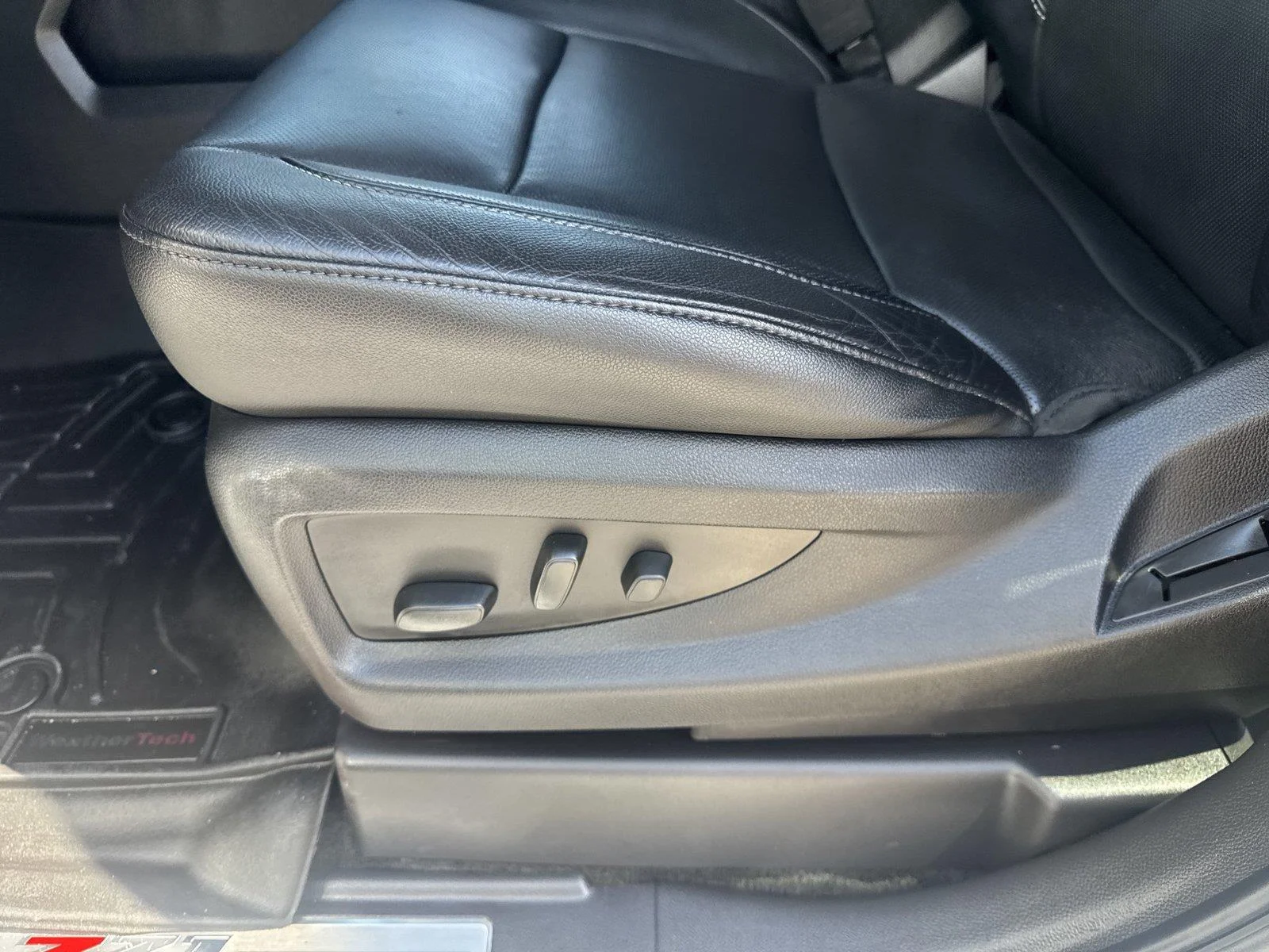 Used 2018 IRIDESCENT PEARL TRICOAT Chevrolet LTZ image 12