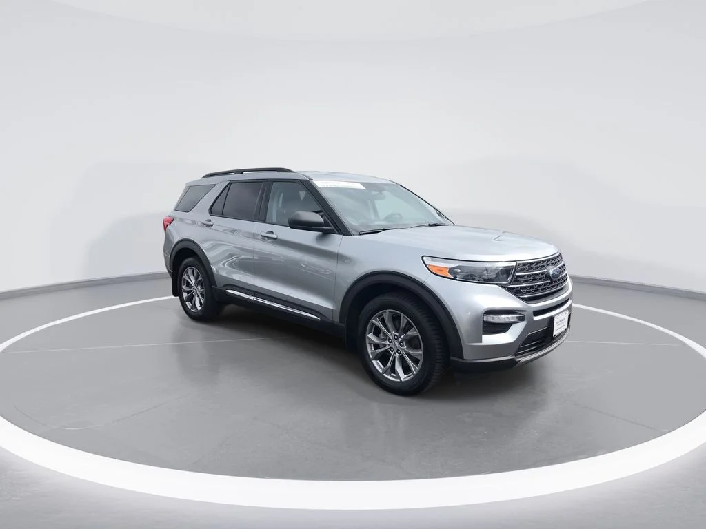 Used 2022 Silver Ford XLT image 2