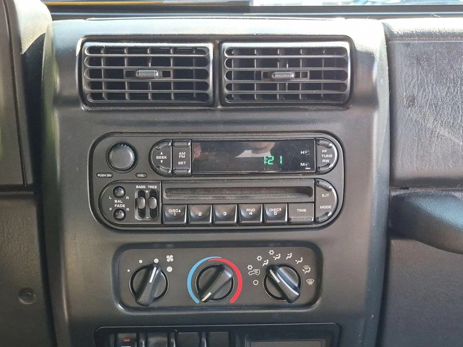 Used 2003  Jeep Sport image 22