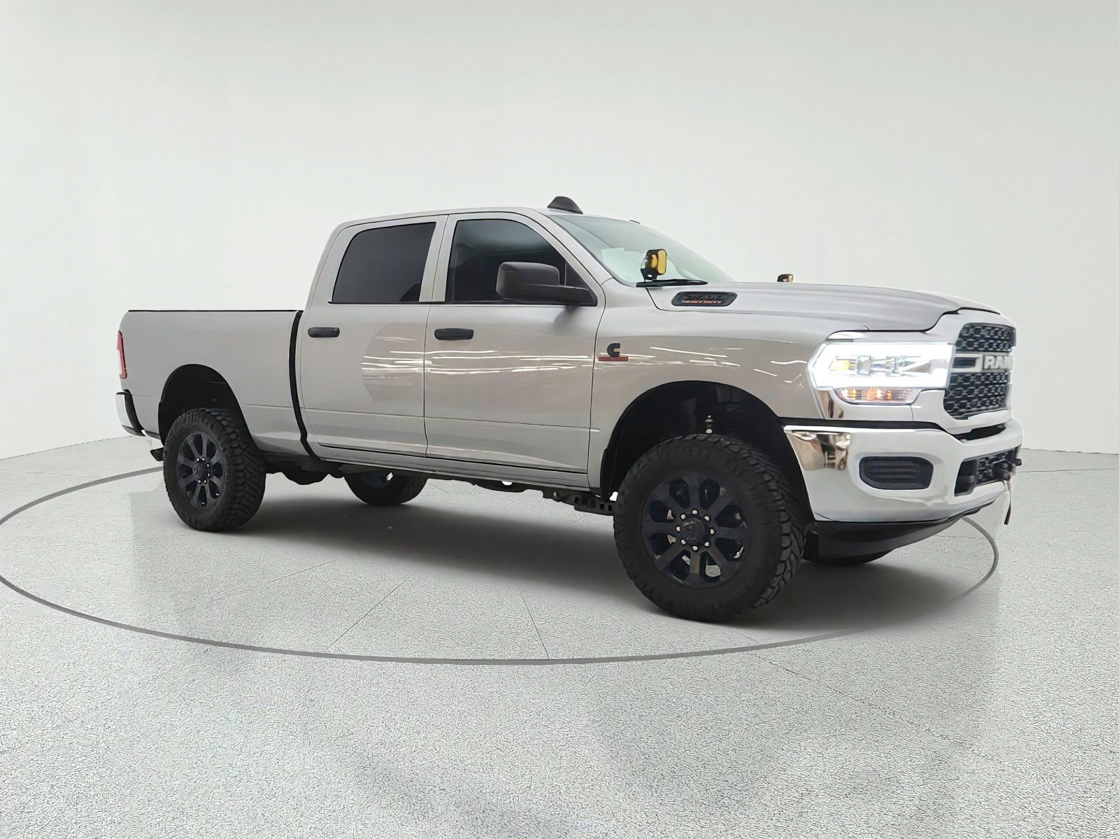 Used 2022 Billet Silver Metallic Clearcoat Ram Tradesman 4x4 Crew Cab 6'4 Box image 3