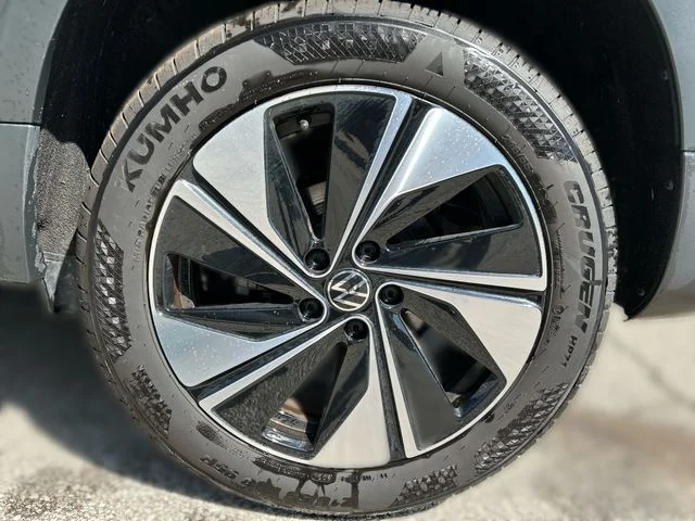 2025 Volkswagen Taos SE - Photo 11