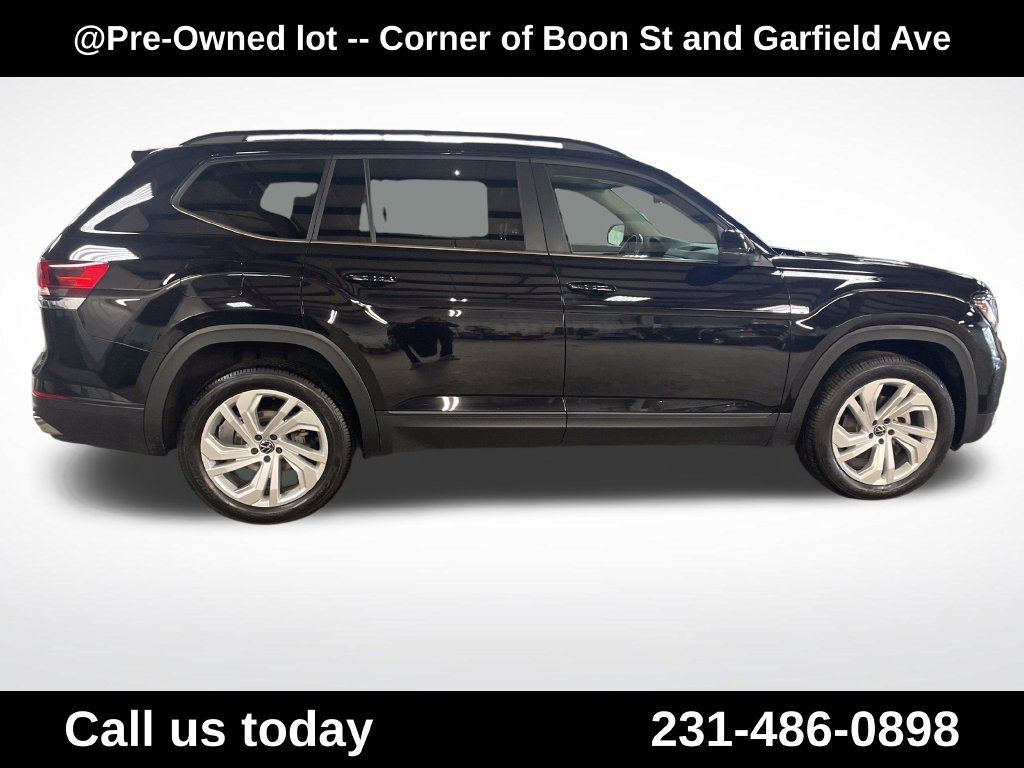 Used 2021 Black Volkswagen 3.6L V6 SE w/Technology image 6